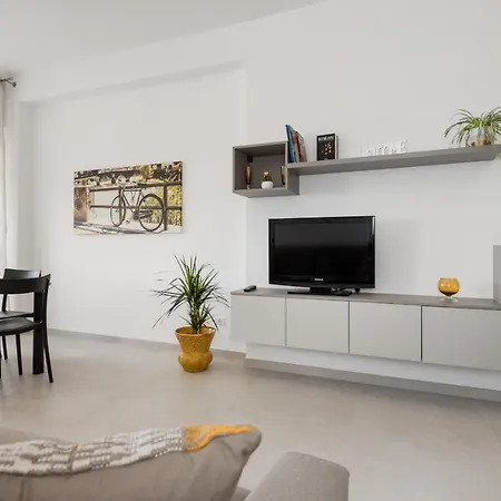 Διαμέρισμα Civico40 Luminoso Con Balconi E Garage Privato *
