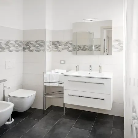 דירה Civico40 Luminoso Con Balconi E Garage Privato *