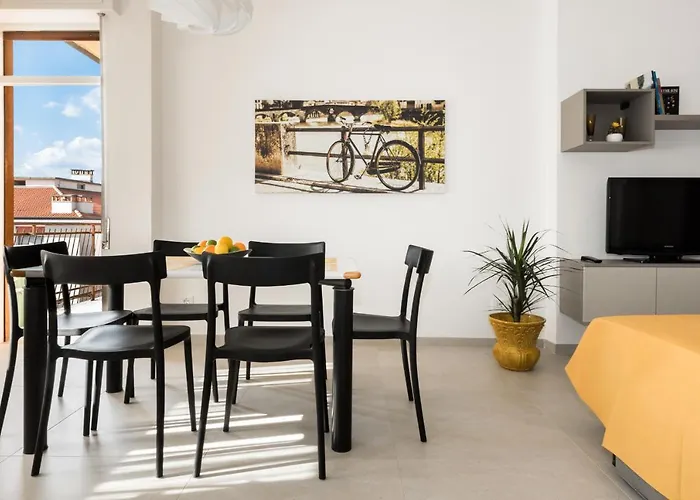 Civico40 Luminoso Con Balconi E Garage Privato * Verona